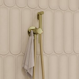 Смеситель с гигиенической лейкой 25к IDDIS 005MGR0i08 встраиваемый ЗОЛОТО матовый - 005MGR0i08